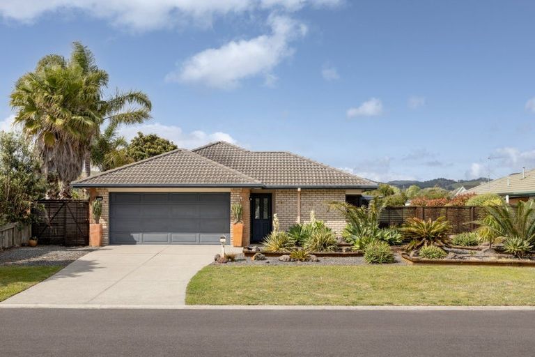 Photo of property in 34 Mcleod Place, Papamoa Beach, Papamoa, 3118