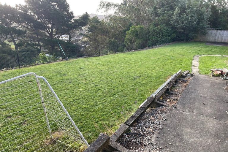 Photo of property in 22 Cleat Street, Whitby, Porirua, 5024