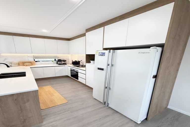 Photo of property in 30b Tudor Road, Henderson, Auckland, 0610