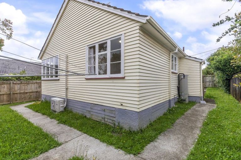Photo of property in 1/15 Otakau Road, Milford, Auckland, 0620