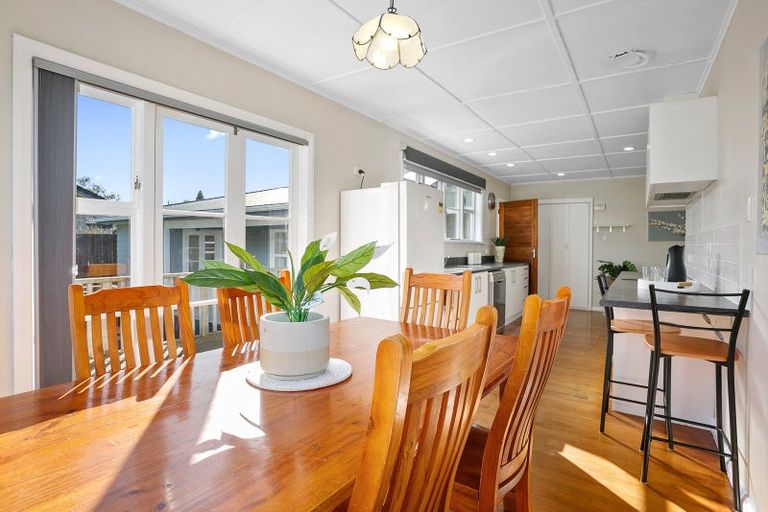 Photo of property in 52 Williams Street, Cambridge, 3434