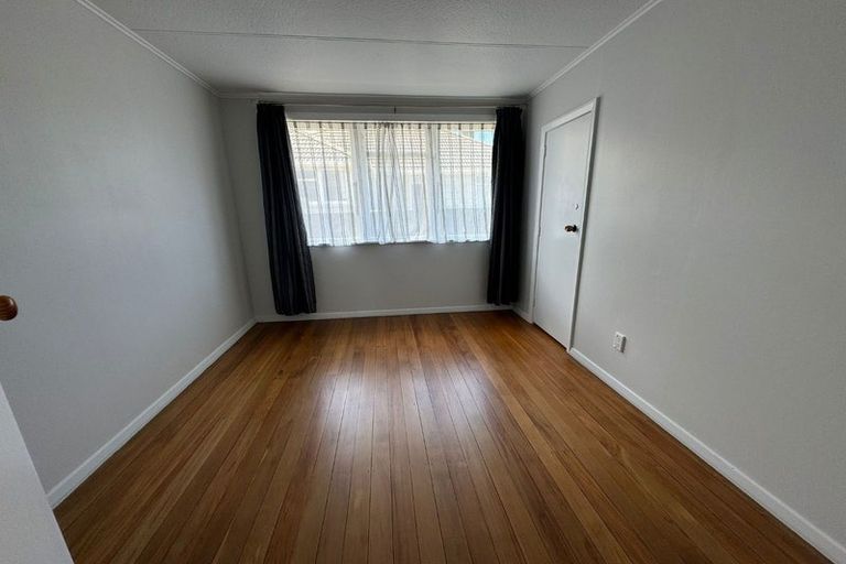 Photo of property in 56 Kelwyn Road, Kelston, Auckland, 0602