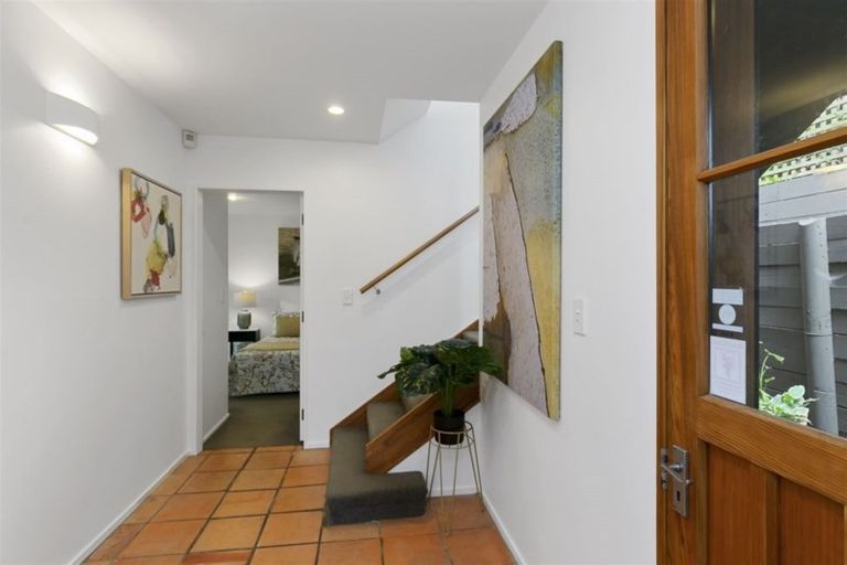 Photo of property in 31c Patanga Crescent, Thorndon, Wellington, 6011
