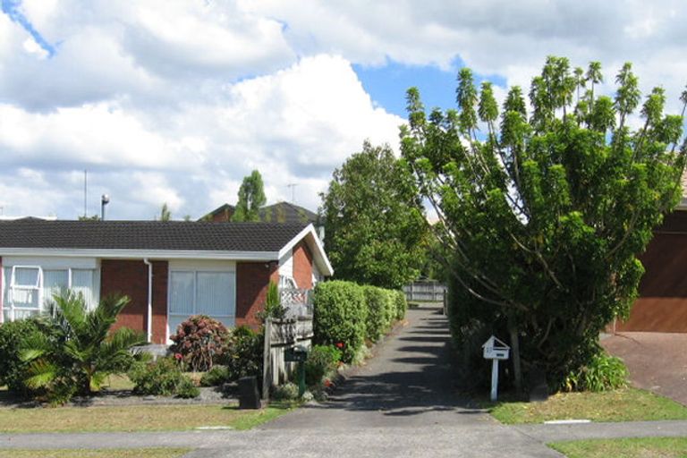 Photo of property in 37 Whiting Grove, West Harbour, Auckland, 0618