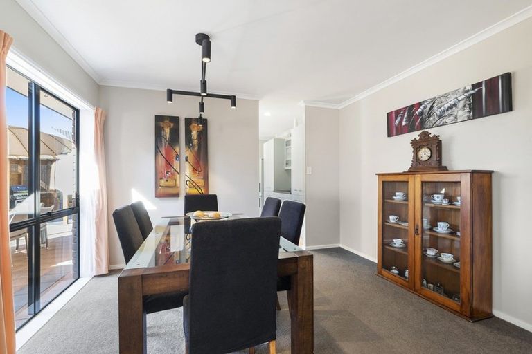 Photo of property in 14 John Lister Close, Golflands, Auckland, 2013