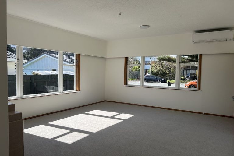 Photo of property in 16 Strathmore Avenue, Strathmore Park, Wellington, 6022