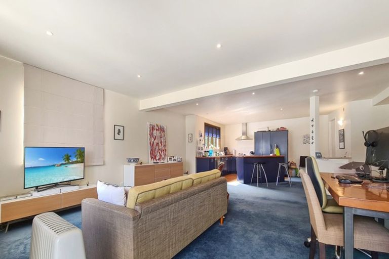 Photo of property in 7f Austin Street, Mount Victoria, Wellington, 6011