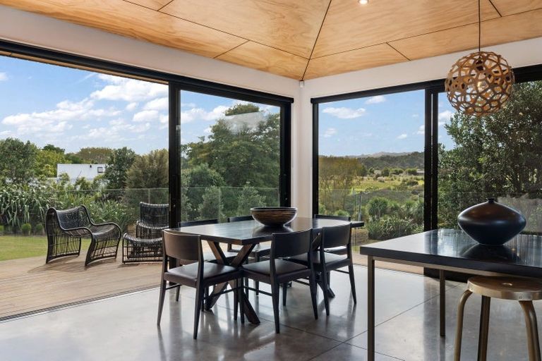 Photo of property in 27 Brownhill Road, Whitford, Manurewa, 2576