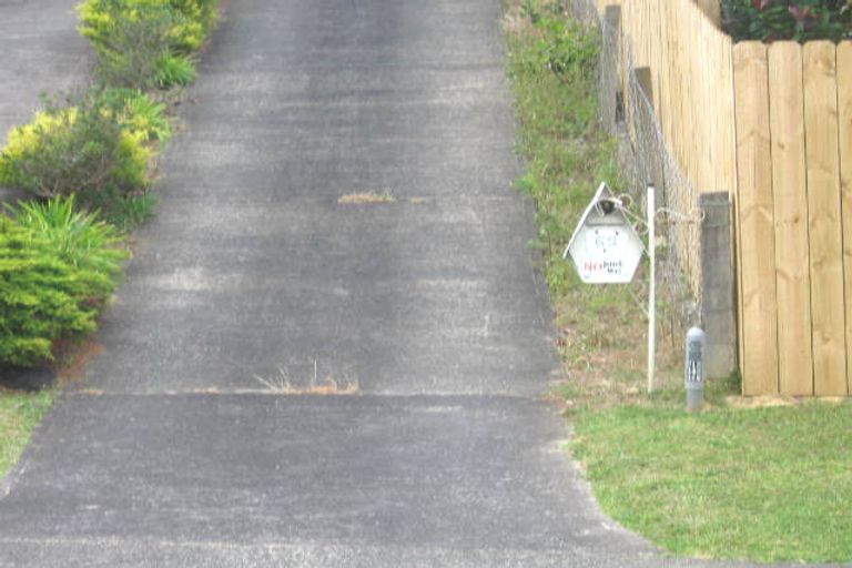 Photo of property in 65 Totaravale Drive, Totara Vale, Auckland, 0629