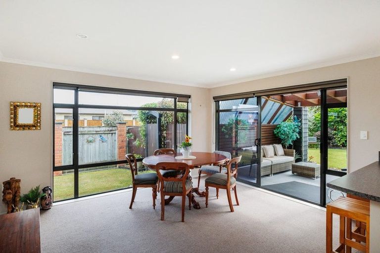 Photo of property in 78 Geneva Terrace, Kelvin Grove, Palmerston North, 4414