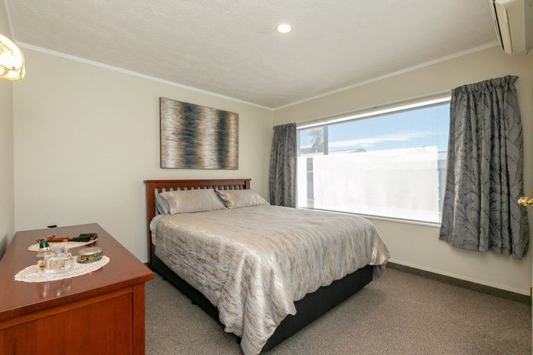 Photo of property in 2/7 Gebbie Road, Taradale, Napier, 4112