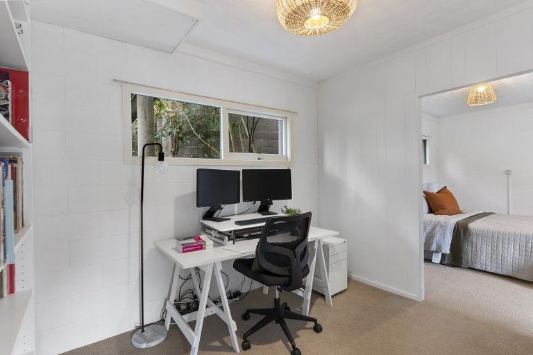 Photo of property in 12 Mcdowell Crescent, Hillcrest, Auckland, 0627