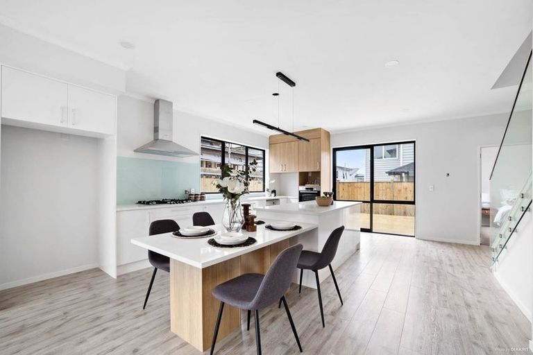 Photo of property in 11 Thomas Rielly Avenue, Hobsonville, Auckland, 0616