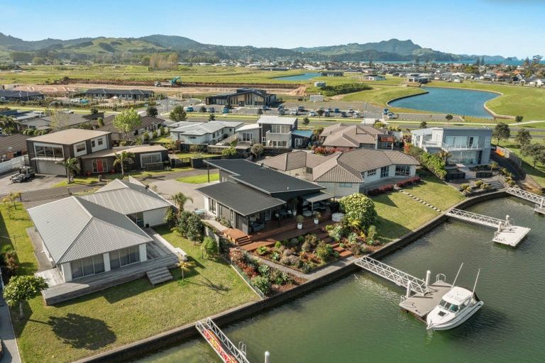 Photo of property in 11 Mermaid Place, Whitianga, 3510
