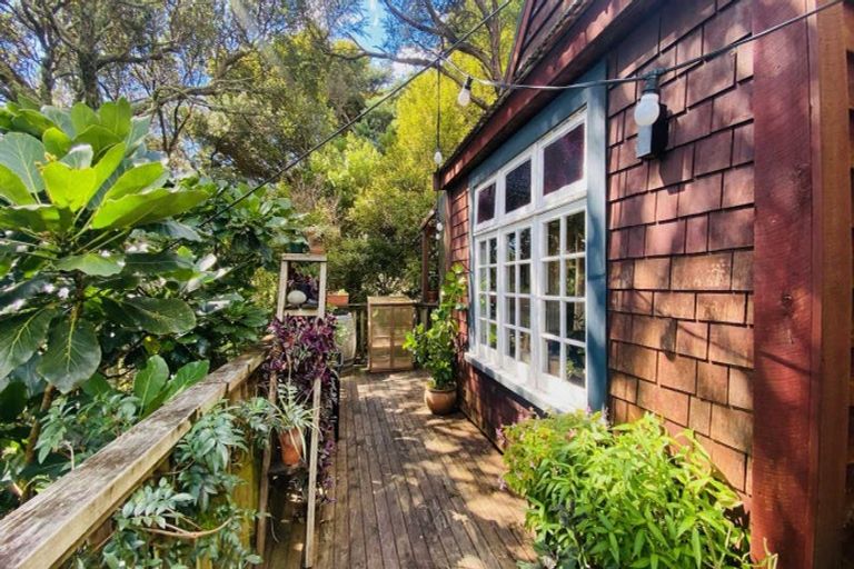 Photo of property in 35 Crescent Road East, Ostend, Waiheke Island, 1081
