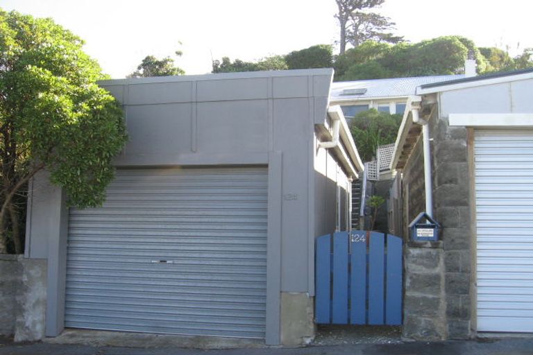 Photo of property in 124 Queens Drive, Lyall Bay, Wellington, 6022