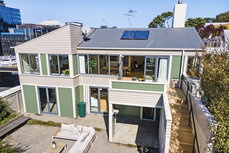 Photo of property in 96 Hill Street, Thorndon, Wellington, 6011