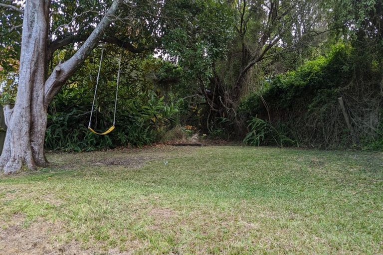 Photo of property in 2/74 Ayton Drive, Totara Vale, Auckland, 0629