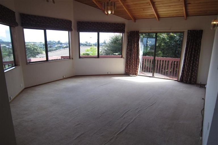 Photo of property in 53 Chelsea View Drive, Chatswood, Auckland, 0626