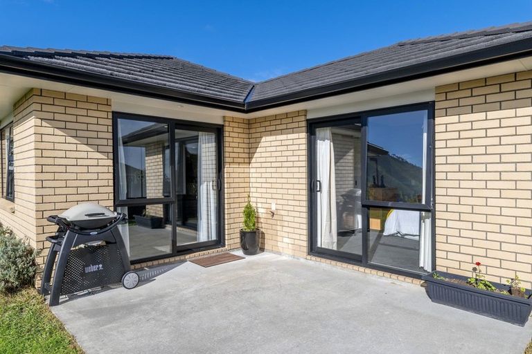 Photo of property in 25 Mahia Lane, Waikanae, 5036