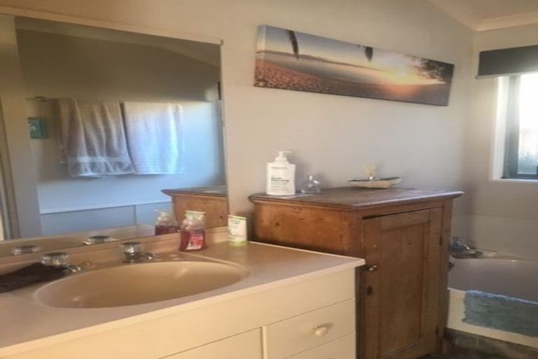 Photo of property in 28 Bellevue Road, Brookfield, Tauranga, 3110