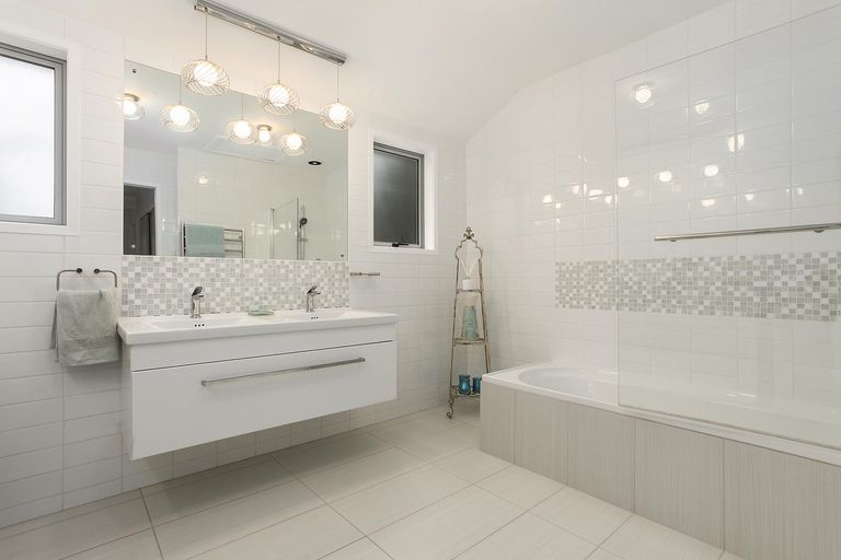 Photo of property in 50 Turanga Road, Henderson Valley, Auckland, 0612