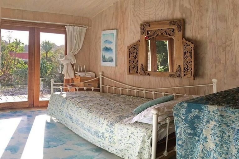 Photo of property in 76 Top Town Place, Coromandel, 3506