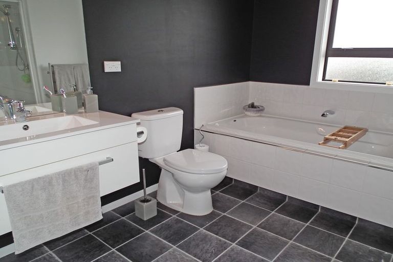 Photo of property in 17 Blue Stone Drive, Waiareka Junction, Oamaru, 9401