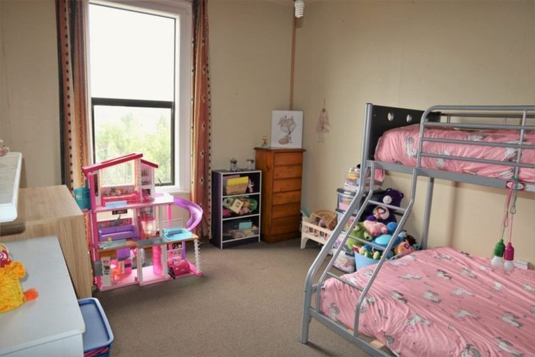 Photo of property in 33 Castle Street, Waihola, Milton, 9073