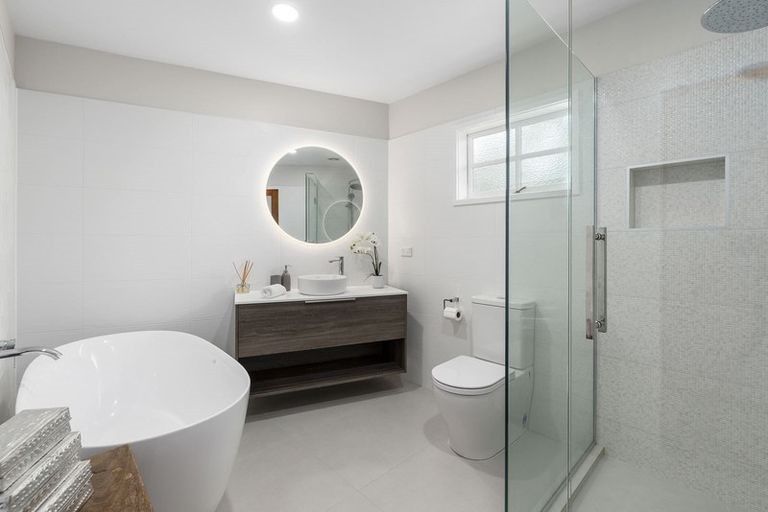 Photo of property in 105 Browns Bay Road, Browns Bay, Auckland, 0630