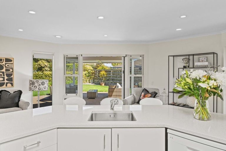 Photo of property in 2 Fairview Terrace, Waipahihi, Taupo, 3330