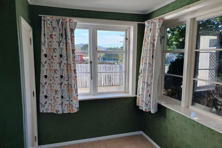 Photo of property in 96 Reynolds Street, Taita, Lower Hutt, 5011