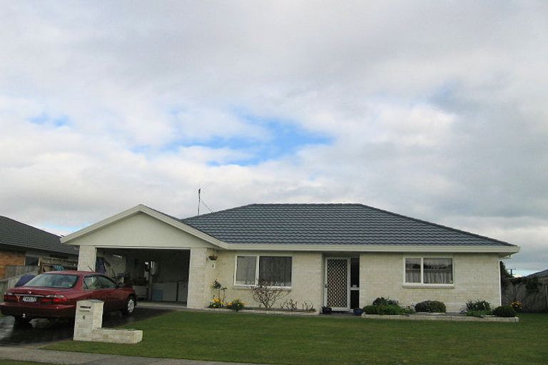 Photo of property in 4 Brookfield Place, Paraparaumu, 5032
