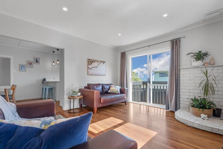 Photo of property in 15 Donovan Avenue, Massey, Auckland, 0614