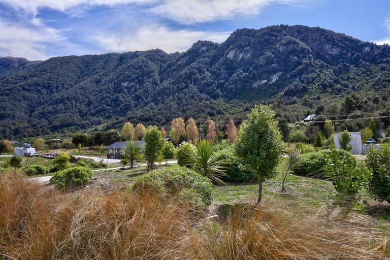 Photo of property in 27 Peregrine Falcon Road, Mount Creighton, Queenstown, 9371