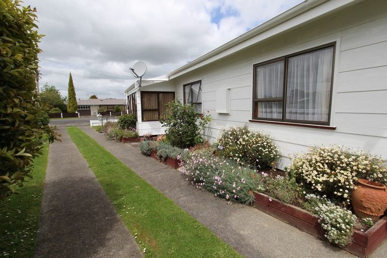 Photo of property in 77 Ormond Street, Woodville, 4920