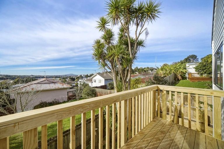 Photo of property in 10 Tusac Place, Totara Vale, Auckland, 0627