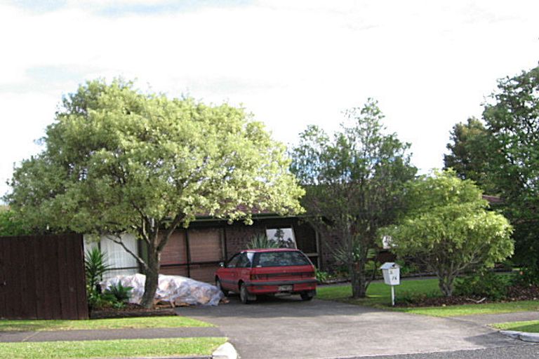 Photo of property in 16 Jillteresa Crescent, Half Moon Bay, Auckland, 2012