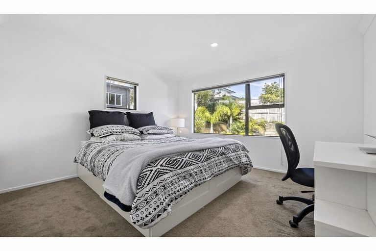 Photo of property in 14 Witton Place, Schnapper Rock, Auckland, 0632