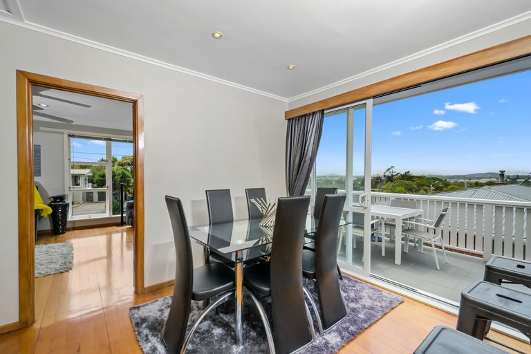 Photo of property in 11 Divich Avenue, Te Atatu South, Auckland, 0610