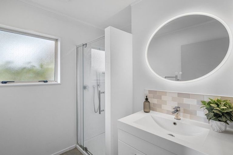 Photo of property in 46 Unsworth Drive, Unsworth Heights, Auckland, 0632