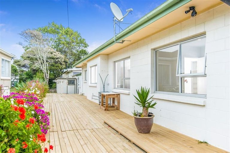 Photo of property in 1/3 Exmouth Road, Northcote, Auckland, 0627