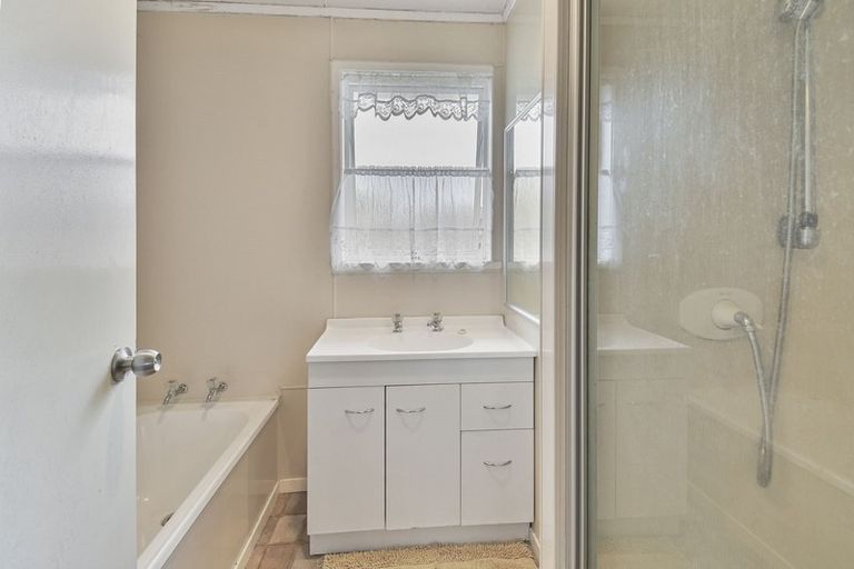 Photo of property in 2 Chantelle Place, Papatoetoe, Auckland, 2025