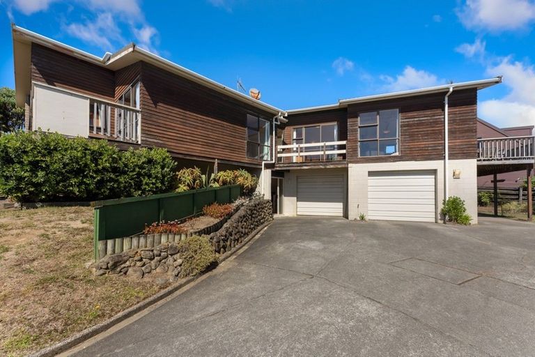 Photo of property in 33 Oratia Street, Waikanae Beach, Waikanae, 5036