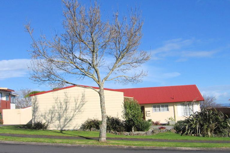 Photo of property in 23 Ransom Smyth Drive, Goodwood Heights, Auckland, 2105