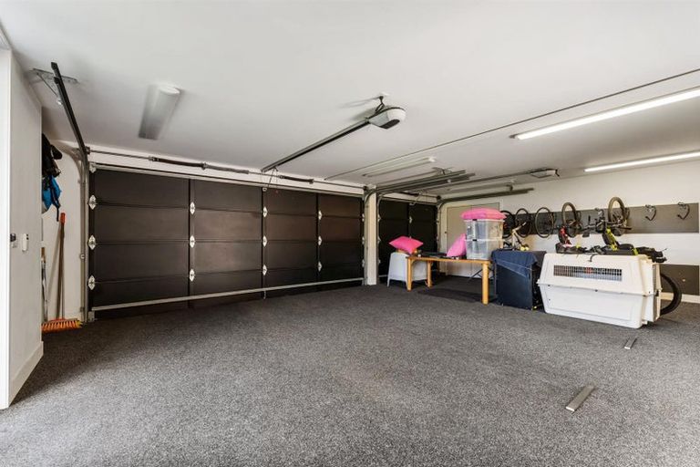 Photo of property in 15 Wrybill Way, Point Wells, 0986