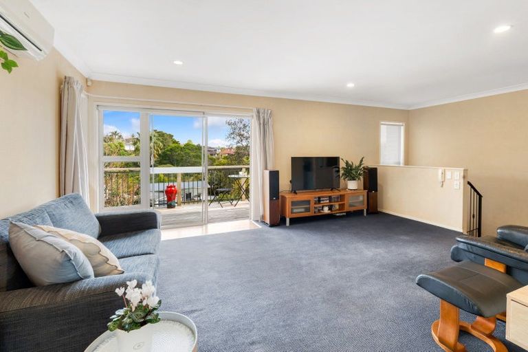 Photo of property in 15 Robbies Road, Shelly Park, Auckland, 2014