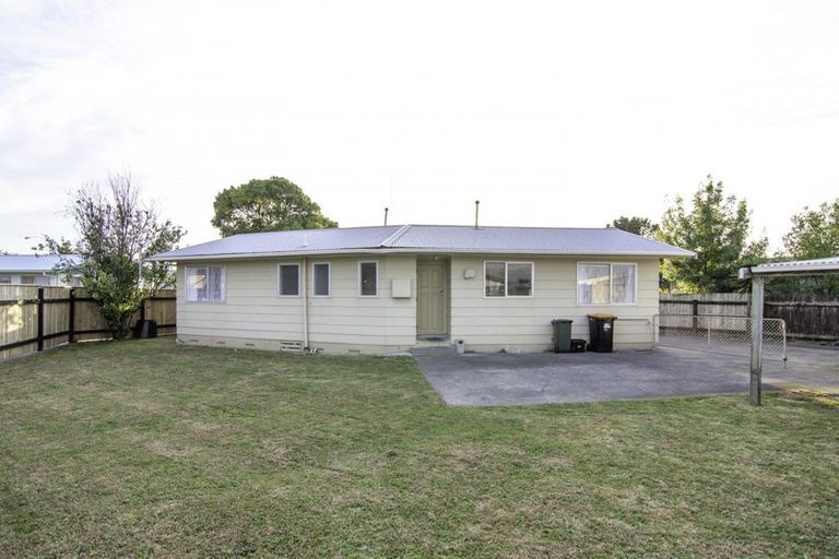 Photo of property in 6 Forbes Place, Kelvin Grove, Palmerston North, 4414