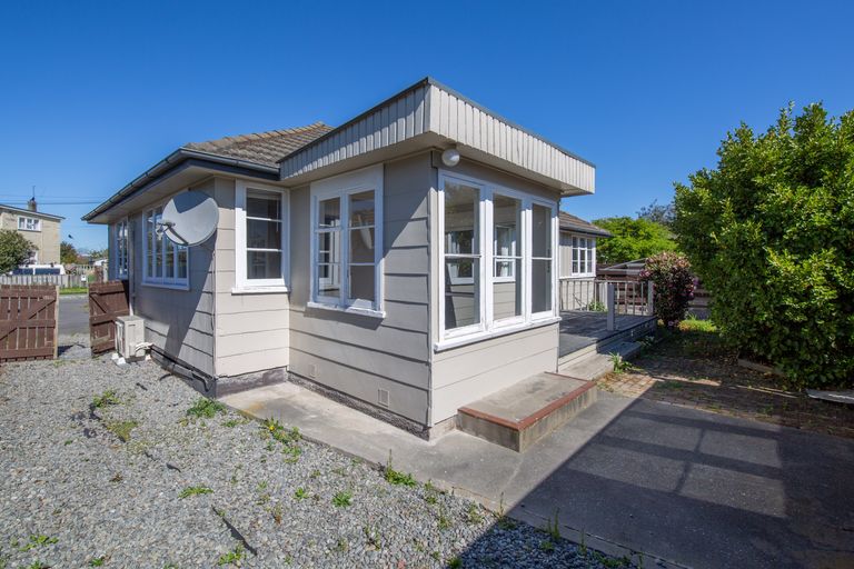 Photo of property in 9 Wilmot Street, Northcote, Christchurch, 8052