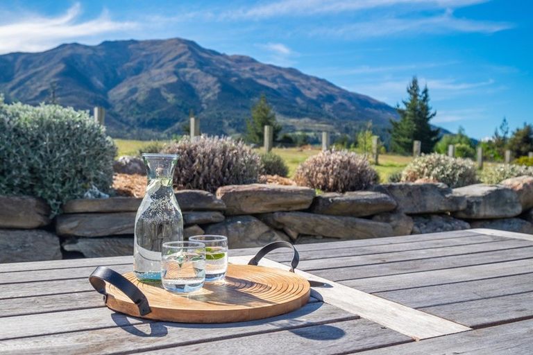 Photo of property in 136 Te Awa Road, Albert Town, Wanaka, 9382